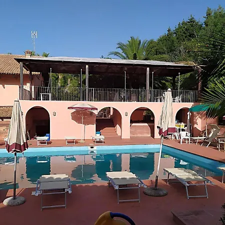 Vibrant In Sant Irene Torre Vecchia With Pool San Costantino